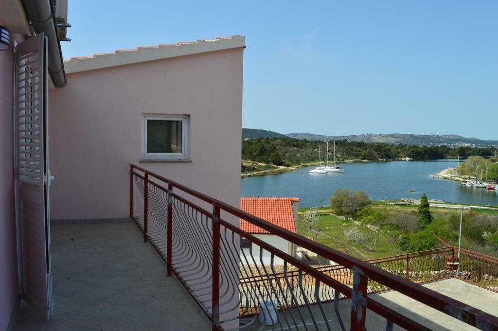 Apartmani Slavica Шибеник Экстерьер фото