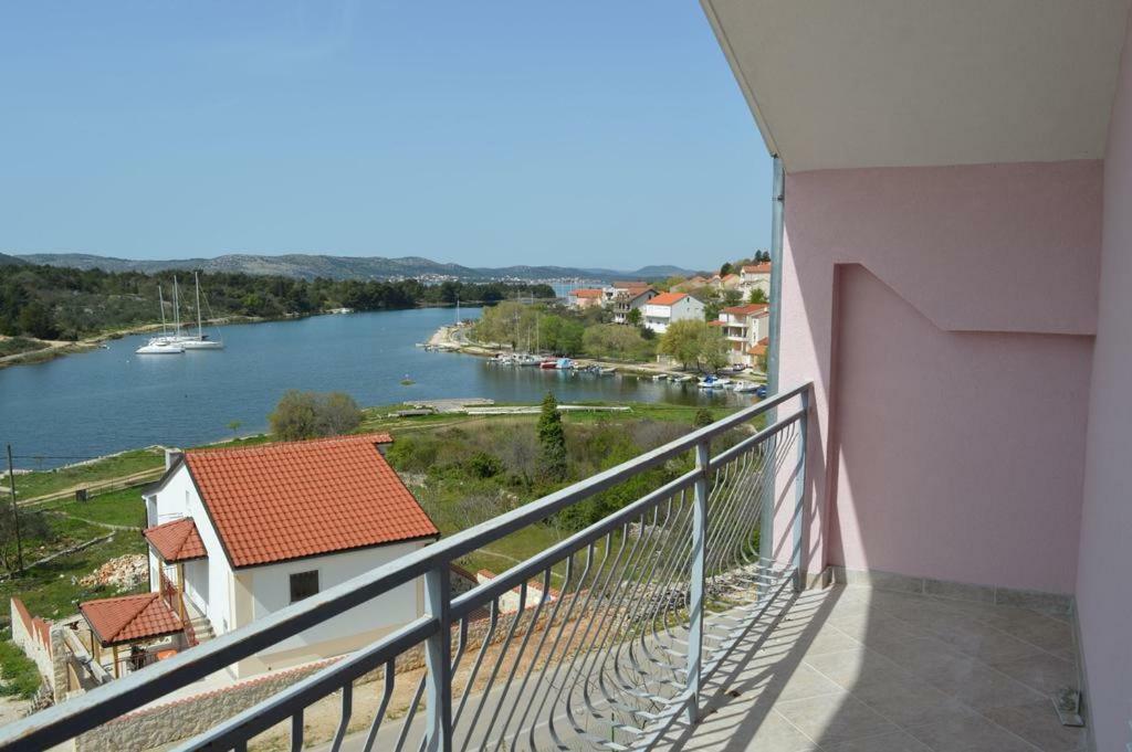 Apartmani Slavica Шибеник Экстерьер фото